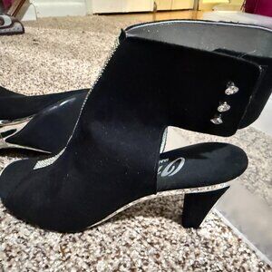 Open-toe ankle-cuff high-heel sandal by Onex